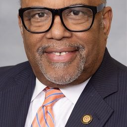 Paul Lowe